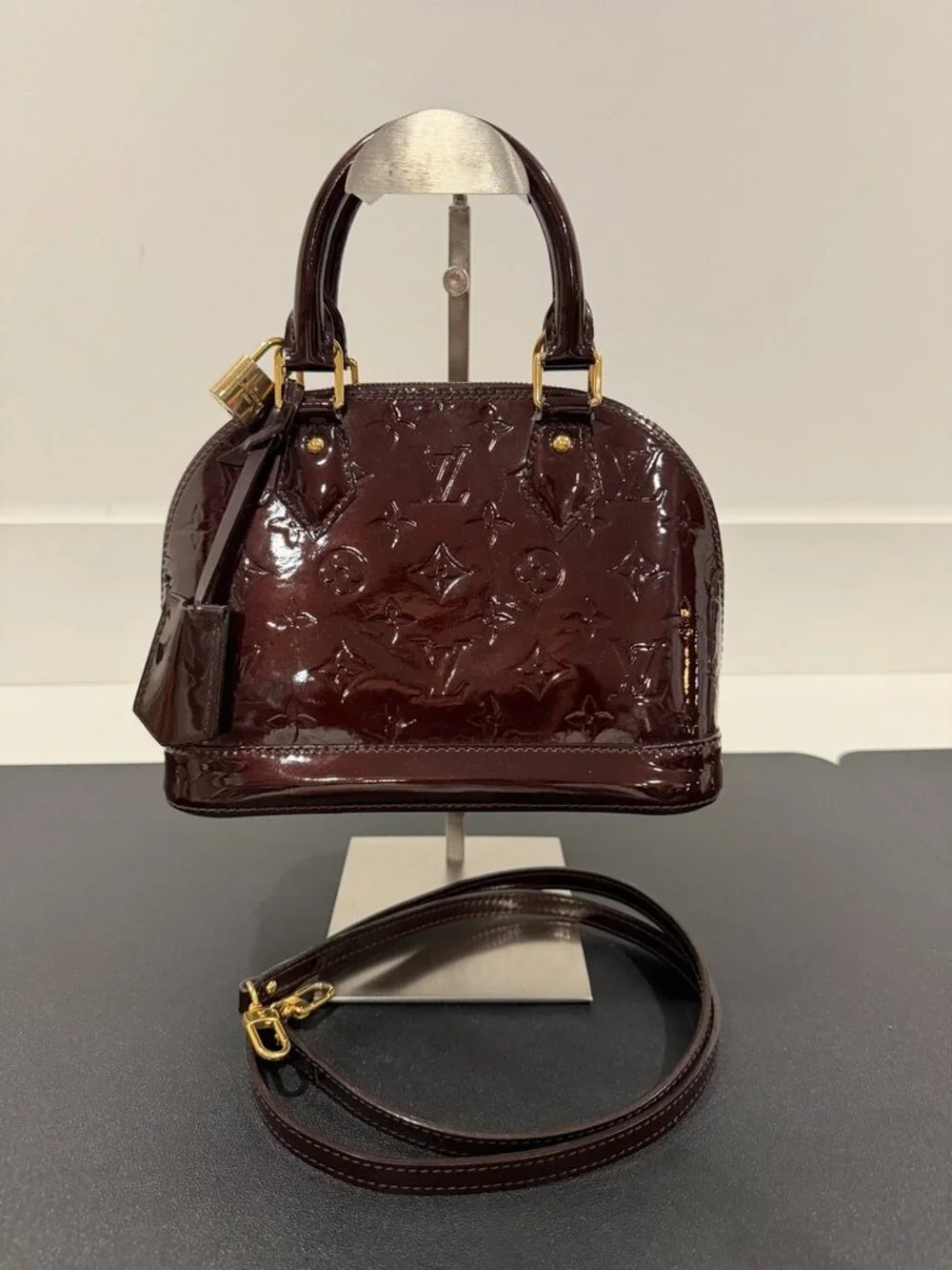 Louis Vuitton Alma BB Patent Leather Handbag (JB1507)